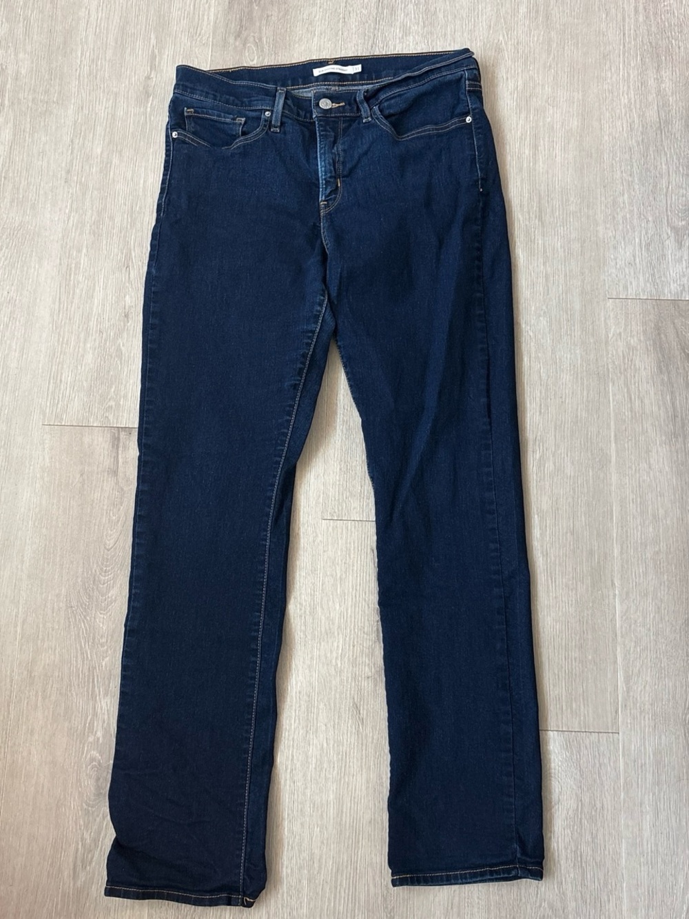 Levi's 314 Shaping Straight Jeans Women's Size 31 Blue Denim Mid Rise